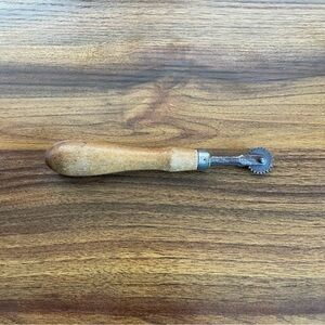 Vintage Tracing Wheel Wood Handle Antique Fabric Tool Pattern Tracing